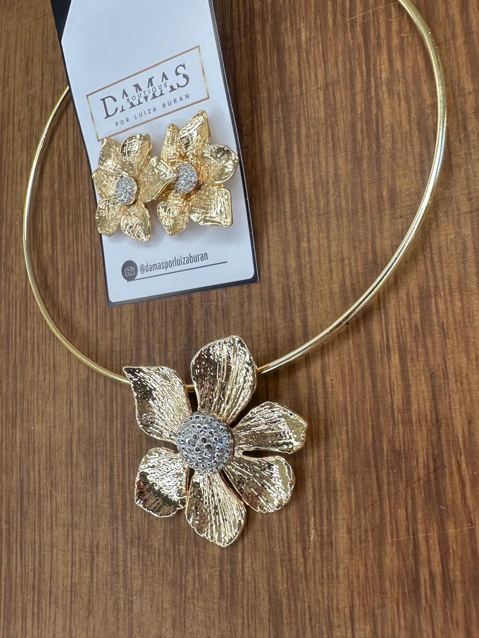 Conjunto Flor Metal e Folhado